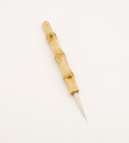 Medium size 1” bristle length Synthetic Sable, with Wangi bamboo handle.