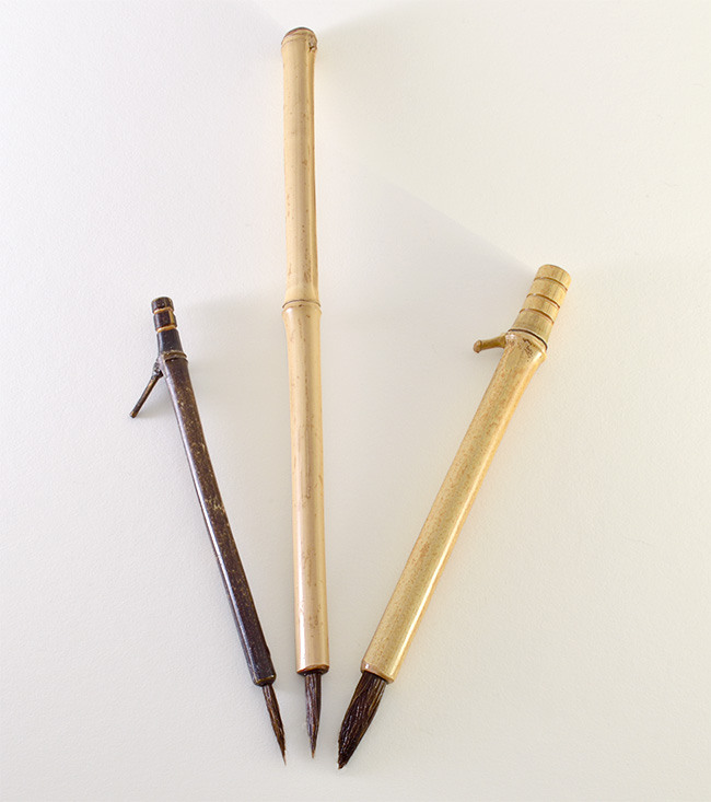 1.5 inch Sabeline bristle with bamboo cane handle.