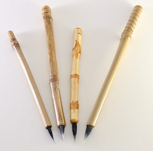 Small, Medium Wangi Medium and large Size Goat Synthetic blend brushes with 1 inch bristle length.