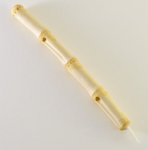 Medium size 1” bristle length Stiff White Synthetic, with Wangi bamboo handle.